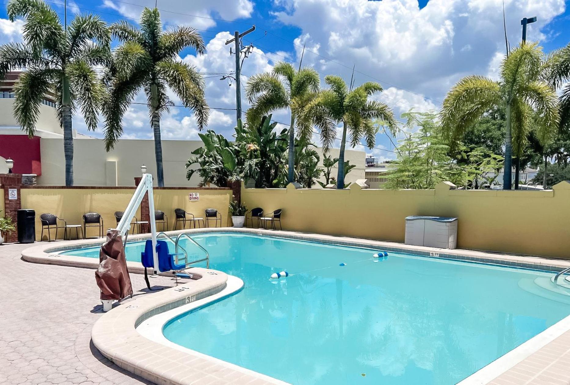 Quality Inn Airport - Cruise Port Tampa Eksteriør billede